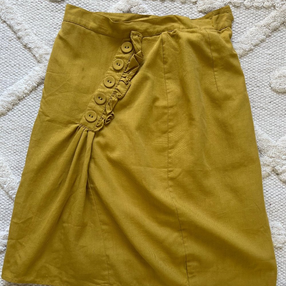 Size 4 Anthropologie green/yellow skirt with ruffle detail